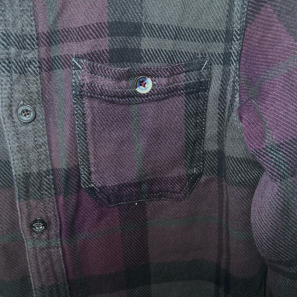 Modern Amusement Mens Purple & Black Button Up Flannel Size Small - Picture 3 of 5
